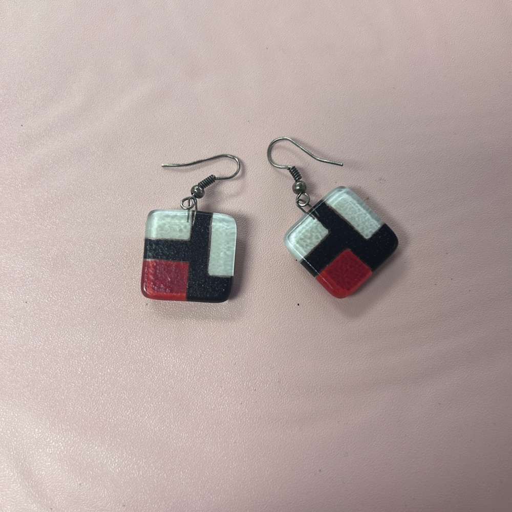Glass square earrings - Picture 3 of 4